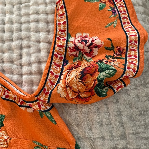 Women’s Flying Tomato Cold Shoulder Flutter Sleeve Top L NWT - Picture 3 of 3